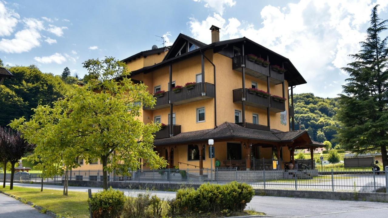 Residenza Scoiattolo Apartment Ponte delle Arche Exterior photo